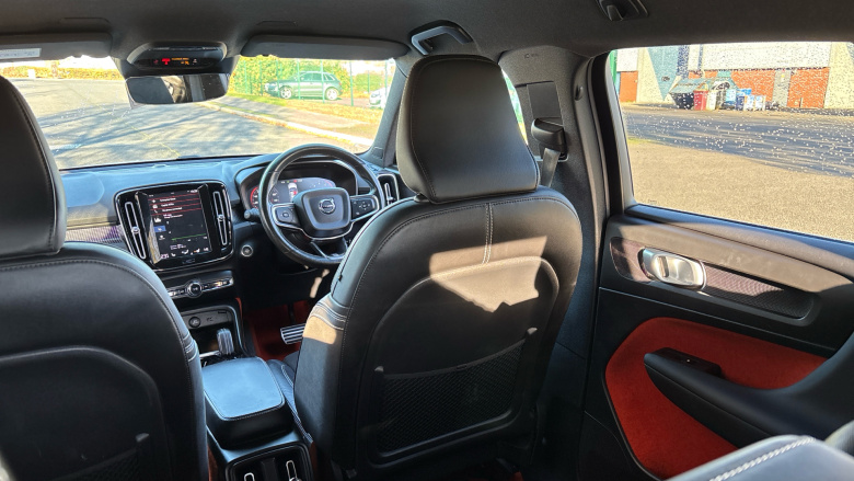 Volvo Xc40 2.0 T4 R DESIGN Pro 5dr AWD Geartronic Petrol Estate